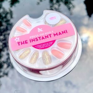 NWT Olive & June Press-On Fake Nails Medium Oval Subtle Neutral Glitter 42ct